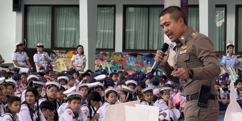 Phuket police teach schoolchildren to avoid drugs and traffic accidents